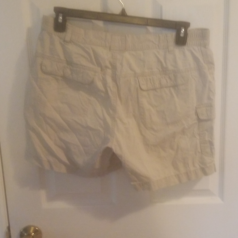 Shorts - Picture 3 of 3